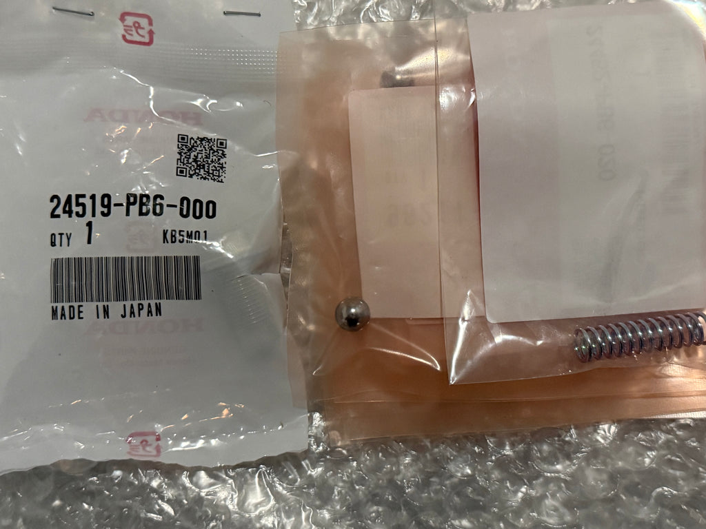 HONDA GENUINE GEARBOX DETENT SPRING BALL/BOLT/SPRING - KIT (PAIR)